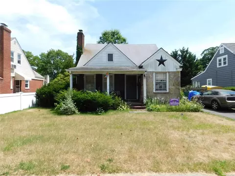 1529 Berkeley Ave, Baldwin, NY 11510