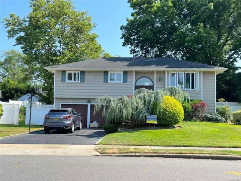 55 Chenango Dr, Jericho, NY 11753 photo 1