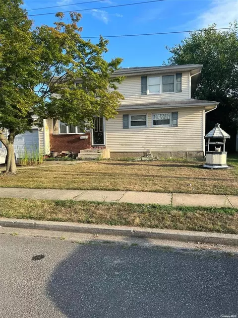 338 N Delaware Ave, Massapequa, NY 11758