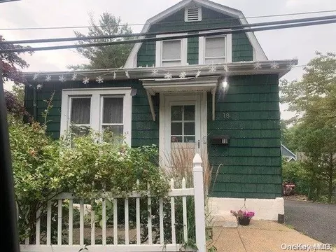 18 Preston St, North Hempstead, NY 11050