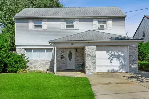 627 S Bayview Ave, Freeport, NY 11520 photo 1
