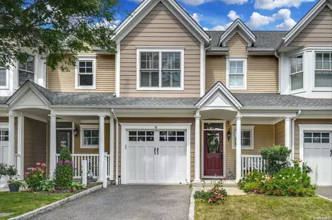 8 Rosebud Ln, Babylon, NY 11702 photo 1