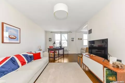48-10 45th St #6J, NY 11377