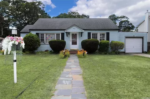 20 Stackyard Dr, Mastic Beach, NY 11951 photo 1