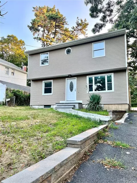222 Madison St, Mastic, NY 11950 photo 1