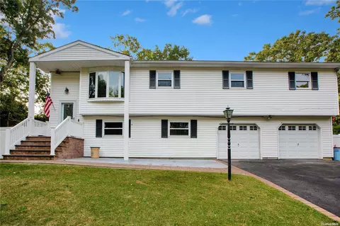 4318 Express Dr, Islip, NY 11779