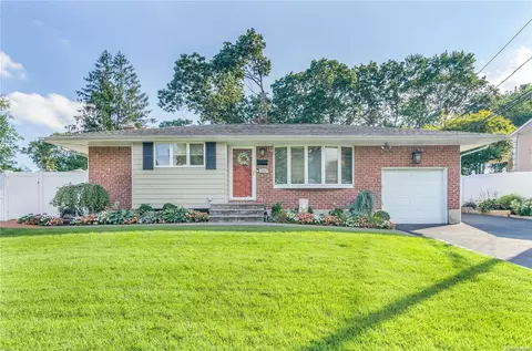 18 Donna Ln, Commack, NY 11725 photo 1