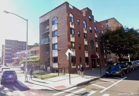 42-60 Colden St #3B, Flushing, NY 11355