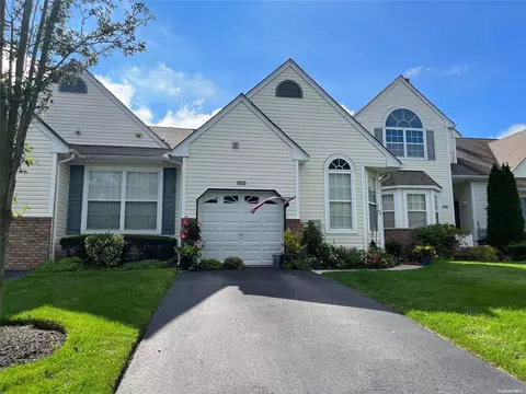 1507 Nicole Dr #1507, Port Jefferson Station, NY 11776