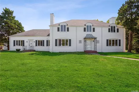 64 E Roe Blvd, Patchogue, NY 11772