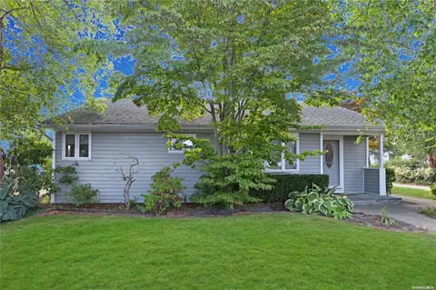 232 Cedar Ave, Patchogue, NY 11772 photo 1