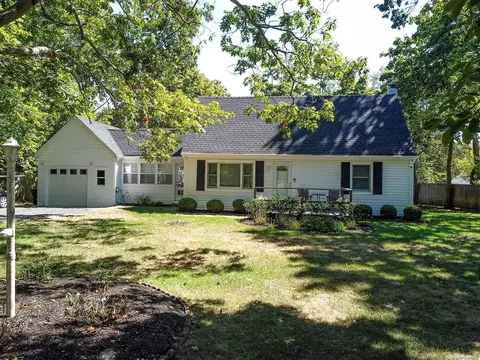 155 Lyman Rd, Brookhaven, NY 11772 photo 1