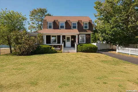 156 Jayne Ave, Patchogue, NY 11772 photo 1