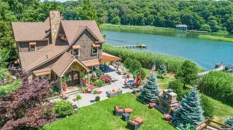 100 Riverview Ter, Smithtown, NY 11787 photo 1
