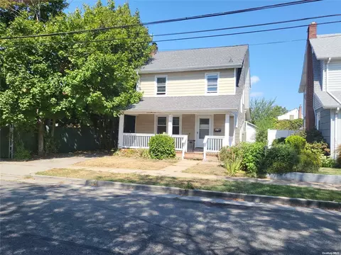109 Brown Ave, Hempstead, NY 11550 photo 1