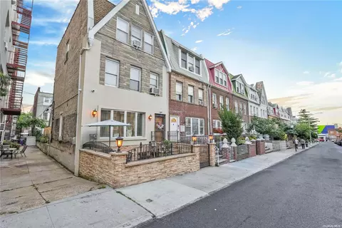 20-72 32nd St, NY 11105