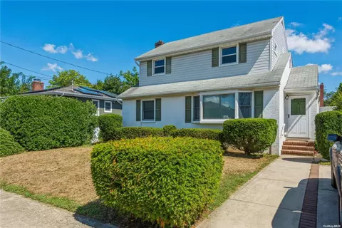 8 John St, Bethpage, NY 11714 photo 1