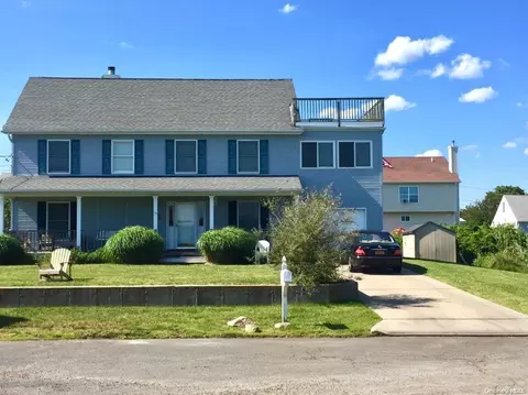 19 Edwards Dr, Shirley, NY 11967