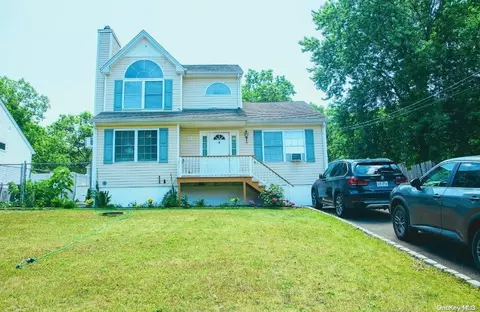 14 Kent Pl, Mastic, NY 11950 photo 1