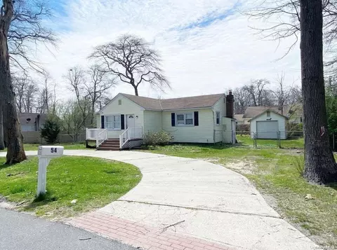 54 Overlook Dr, Mastic Beach, NY 11951