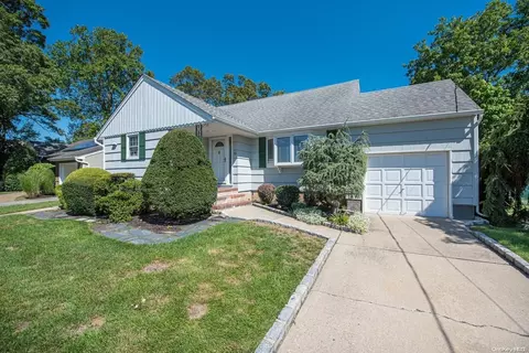 15 Bailey Ave, Babylon, NY 11702 photo 1