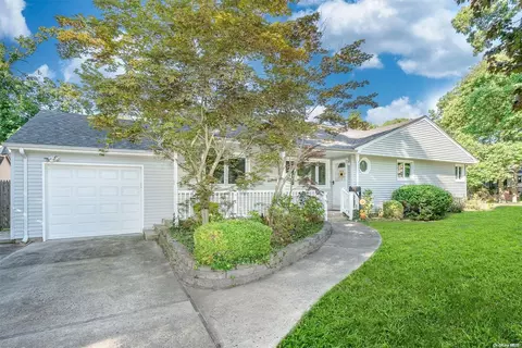19 Bay 2nd St, Islip, NY 11751