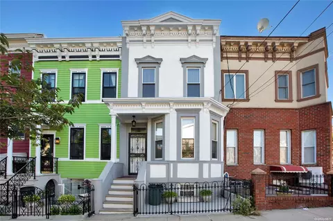 20-49 41st St, Astoria, NY 11105