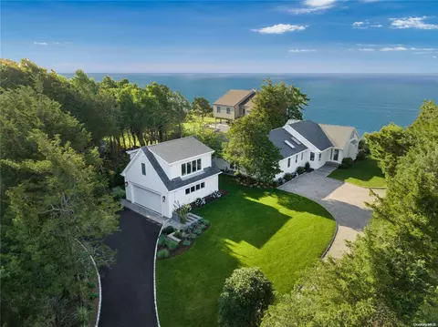 15 Tiana Cir, Hampton Bays, NY 11946