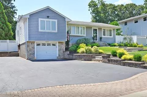 150 Boxwood Dr, Kings Park, NY 11754