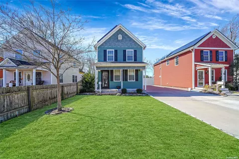 20 Wiggins Ave, Patchogue, NY 11772 photo 1