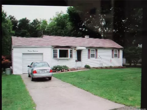 1119 Nugent Ave, Bay Shore, NY 11706