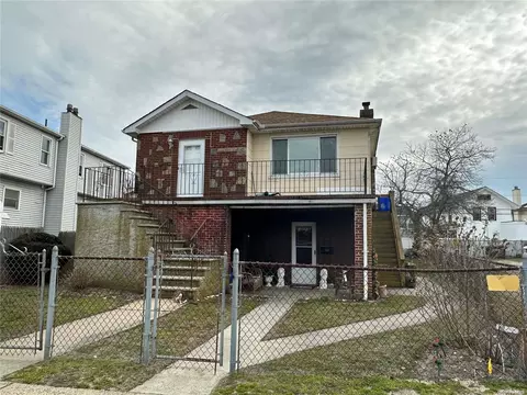 16 E Pine St, Long Beach, NY 11561