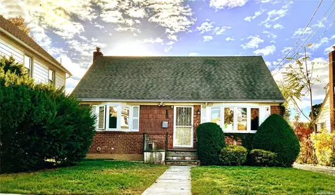 417 Burkhard Ave, North Hempstead, NY 11501