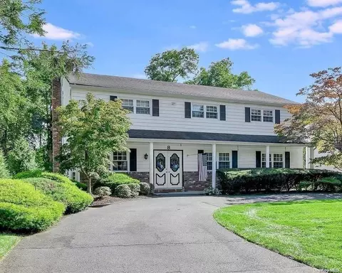 8 Bralo Ct, Kings Park, NY 11754