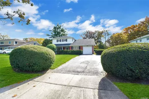 15 Marshmallow Dr, Commack, NY 11725 photo 1