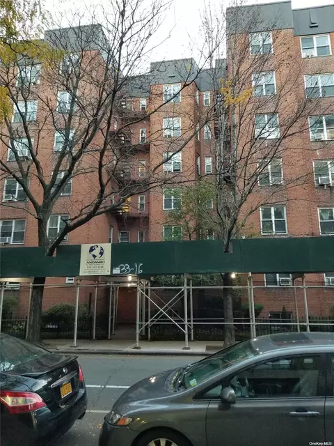 33-16 82nd St #1-D, Jackson Heights, NY 11372