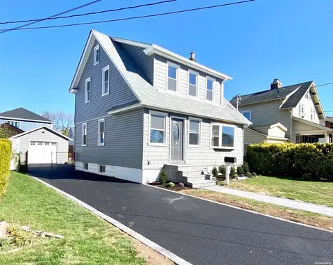 19 E Maujer St, Valley Stream, NY 11580