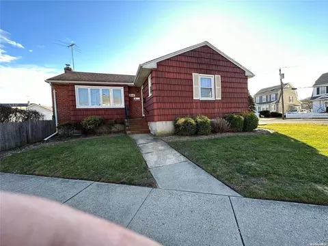 47 Pershing Ave, Valley Stream, NY 11581
