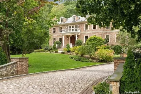 67 Mill River Rd, Oyster Bay, NY 11771