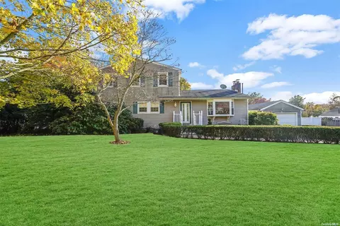 6 Wrana St, Medford, NY 11763