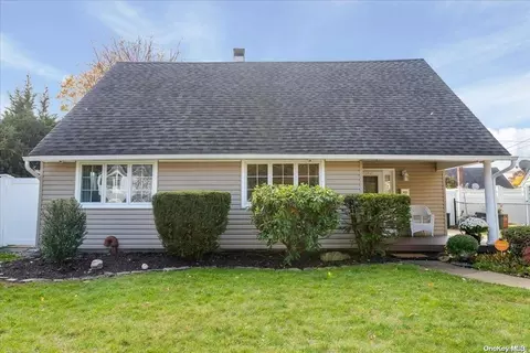 2482 Putnam Dr, East Meadow, NY 11554