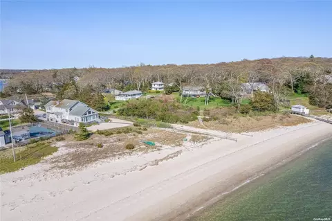 380 W Cove Rd, Cutchogue, NY 11935