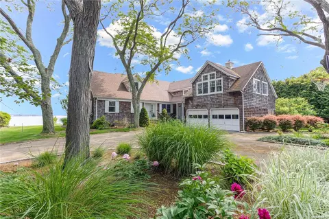 1605 N Parish Dr, Southold, NY 11971