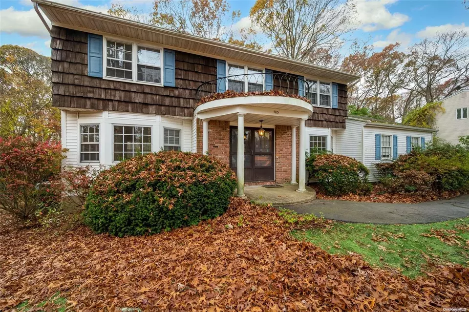  105 Village Hill Dr, Dix Hills, NY 11746 photo 1