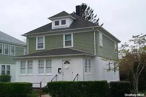 38 Smith St, Glen Cove, NY 11542
