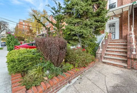 68-45 Selfridge St, Forest Hills, NY 11375