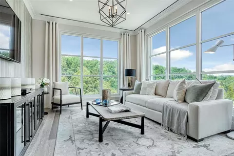 100 Garvies Pt #1142, Glen Cove, NY 11542
