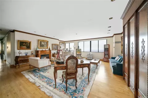 26910 Grand Central Pkwy #PHE, New York, NY 11005