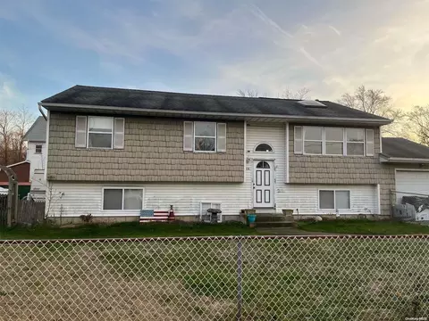 308 Daly Pl, Copiague, NY 11726