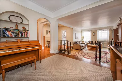 35-25 77 St #A58, NY 11372